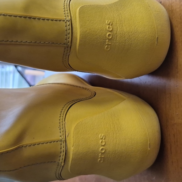 CROCS Yellow Rainfloe Women's Rain Boots. Size 9 - Picture 7 of 11